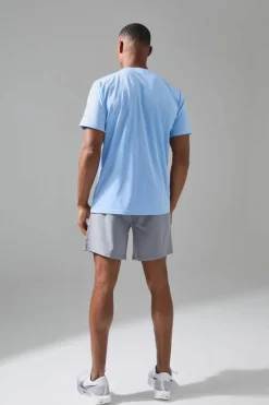Best Sale boohooMAN Man Active Performance Regular Fit T-shirt light blue