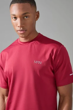 Best Sale boohooMAN Man Active Performance Regular Fit T-shirt berry