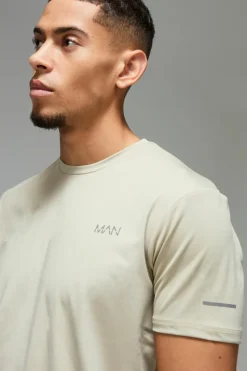 Sale boohooMAN Man Active Performance Regular Fit T-shirt taupe