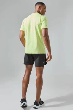 Flash Sale boohooMAN Man Active Performance Regular Fit T-shirt green