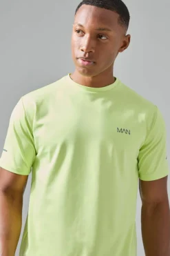 Flash Sale boohooMAN Man Active Performance Regular Fit T-shirt green