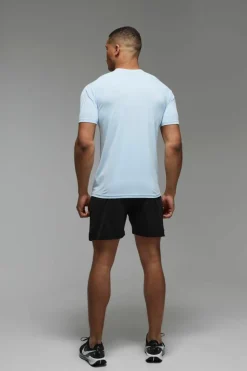 Store boohooMAN Man Active Performance Regular Fit Raglan T-shirt light blue