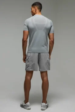 Discount boohooMAN Man Active Seamless Muscle Fit T-shirt light grey