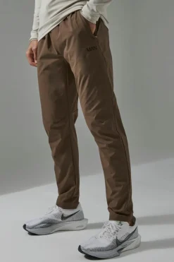 Fashion boohooMAN Man Active Shower Resist Tapered Trail Jogger brown