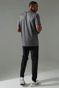 Flash Sale boohooMAN Man Active Sweat-Wicking Gym Performance T-Shirt charcoal