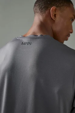 Flash Sale boohooMAN Man Active Sweat-Wicking Gym Performance T-Shirt charcoal