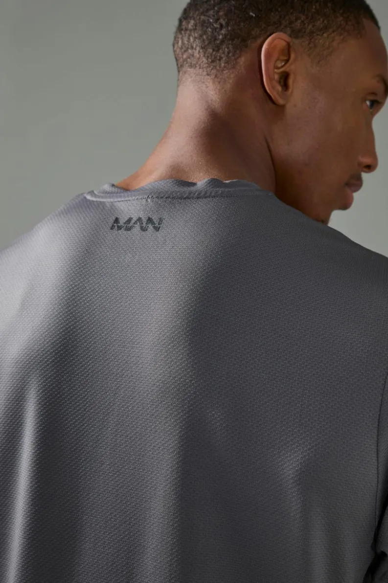 Flash Sale boohooMAN Man Active Sweat-Wicking Gym Performance T-Shirt charcoal