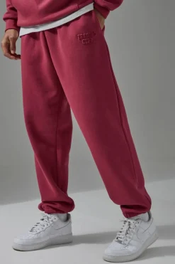 Store boohooMAN Man Active Training Dept Oversized Embossed Jogger berry