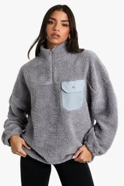 Store boohoo Nylon Pocket Detail Oversized Half Zip Borg Sweatshirt light grey