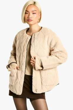 Store boohoo Onion Quilt Faux Fur Teddy Jacket beige