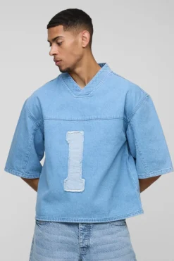 Outlet boohooMAN Oversized Boxy Denim V Neck Applique Football Top light blue