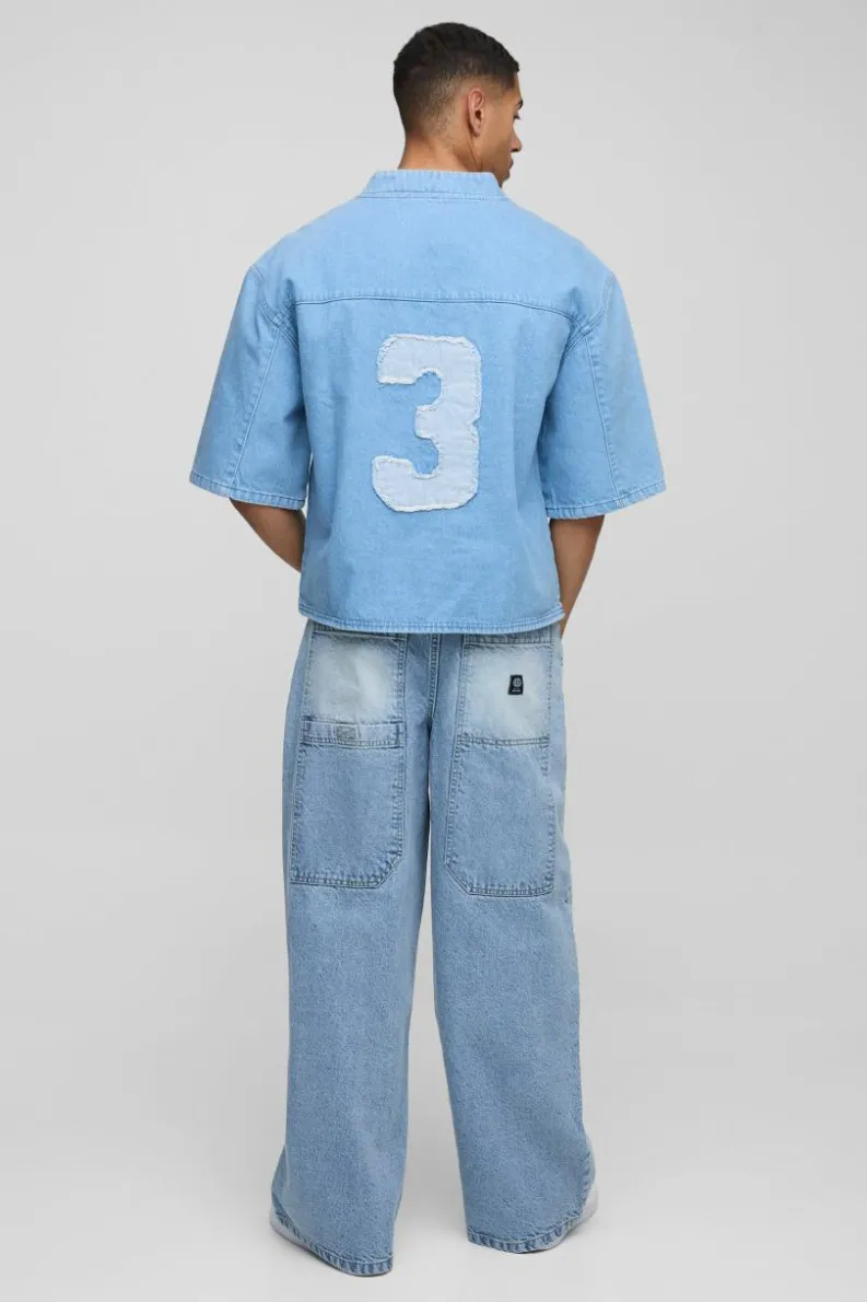 Outlet boohooMAN Oversized Boxy Denim V Neck Applique Football Top light blue