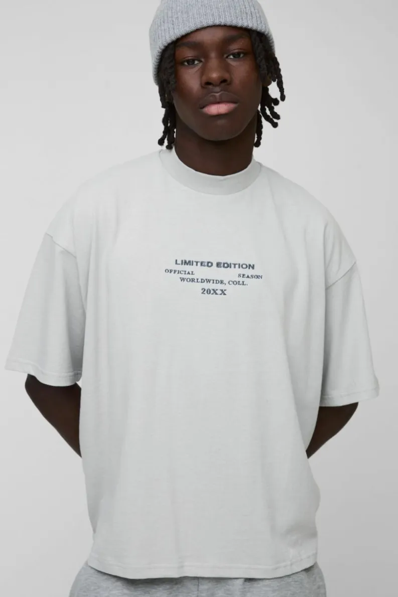 Fashion boohooMAN Oversized Boxy Extended Neck Peached Heavyweight T-shirt light grey
