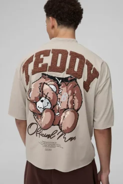 Online boohooMAN Oversized Boxy Heavyweight Borg Teddy Graphic T-shirt beige
