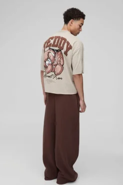 Online boohooMAN Oversized Boxy Heavyweight Borg Teddy Graphic T-shirt beige