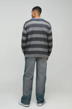 Online boohooMAN Oversized Brushed Striped V Neck Knit Polo grey
