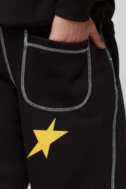 Online boohooMAN Oversized Contrast Stitch Star Cuffed Jogger black