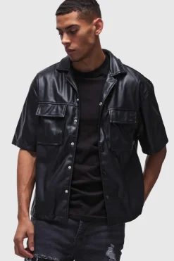 Store boohooMAN Oversized PU Short Sleeve Overshirt black