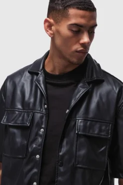 Store boohooMAN Oversized PU Short Sleeve Overshirt black