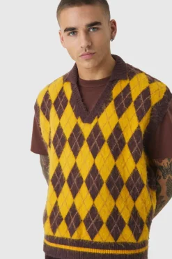 New boohooMAN Oversized V Neck Argyle Fluffy Knit Vest chocolate