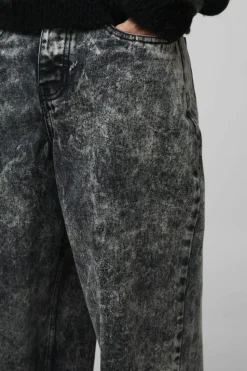 Online boohooMAN Parachute Rigid Acid Wash Denim Jeans mid grey