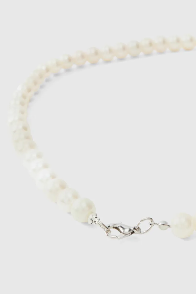 Store boohooMAN Pearl Necklace white