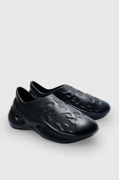Online boohooMAN Perforated Flame Moulded Mule black