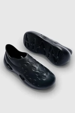 Online boohooMAN Perforated Flame Moulded Mule black