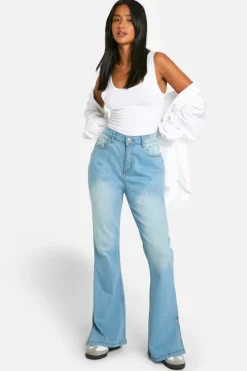 Online boohoo Petite Butt Shaper Stretch Flared Jeans light wash