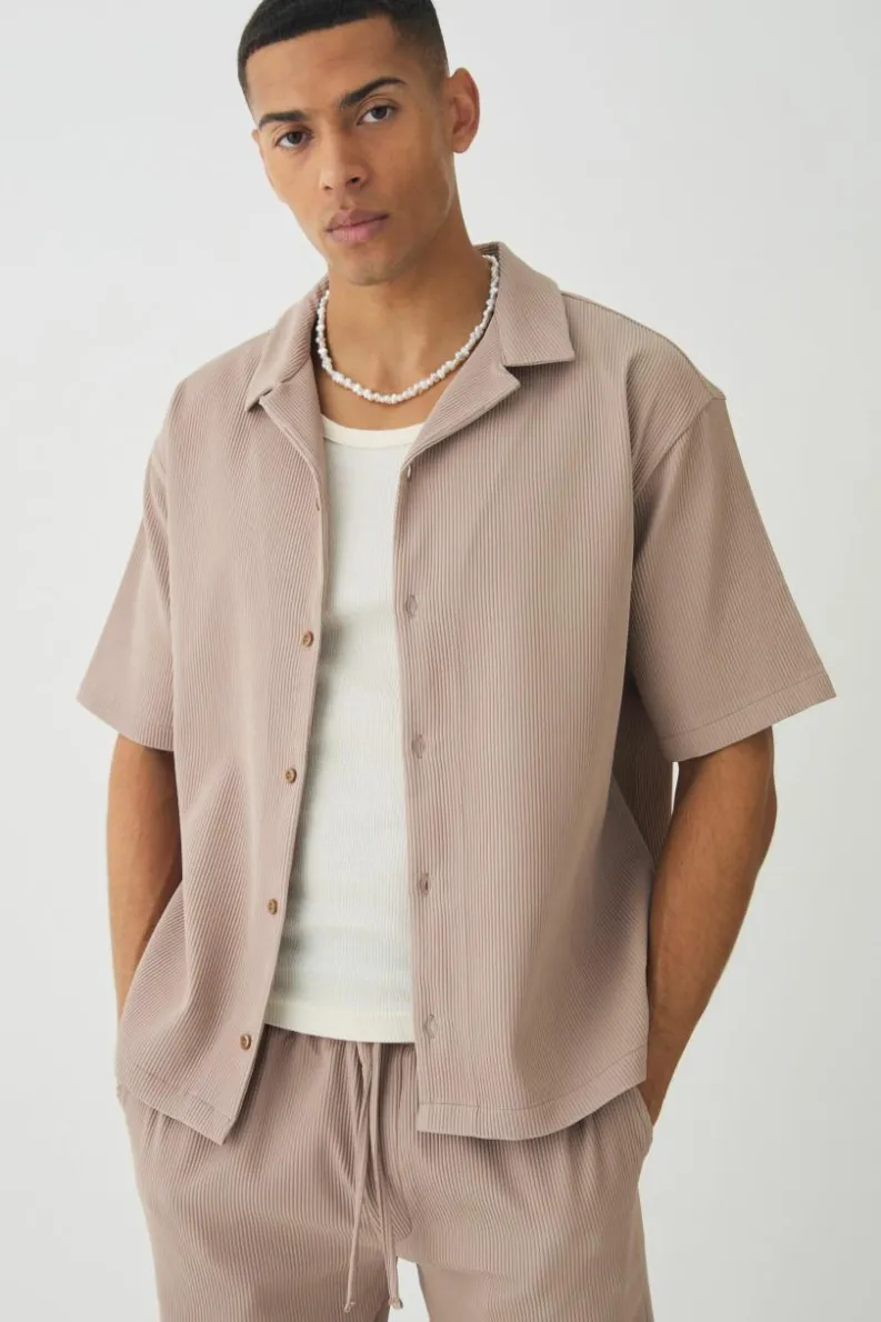 Online boohooMAN Pleated Short Sleeve Oversized Boxy Shirt mocha