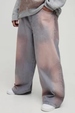 Store boohooMAN Plus Baggy Bleached Overdye Jeans grey