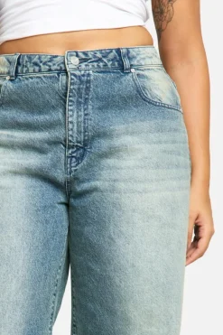 Best Sale boohoo Plus Basics High Waisted Boyfriend Jeans ice blue