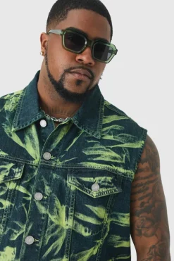 Online boohooMAN Plus Bleach Wash Denim Gilet green