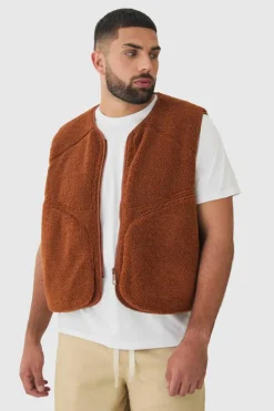 Online boohooMAN Plus Boxy Borg Pocket Detail Gilet In tan