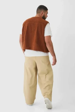 Online boohooMAN Plus Boxy Borg Pocket Detail Gilet In tan