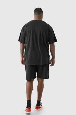 Hot boohooMAN Plus Bratz Flame Print License T-shirt In black