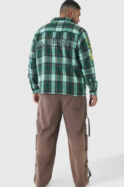Store boohooMAN Plus Cross Applique Regular Fit Checked Shirt in Green violet