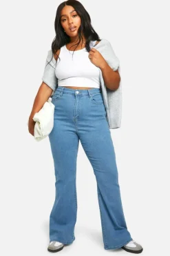 Hot boohoo Plus Denim Flared Jeans light wash