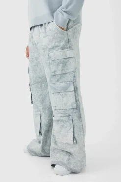 Shop boohooMAN Plus Elasticated Waist Extreme Baggy Heavyweight Washed Multi Cargo Trousers grey