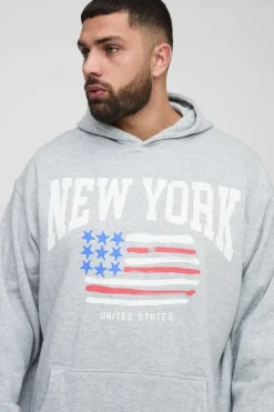 Store boohooMAN Plus New York Print Oversized Hoodie in grey