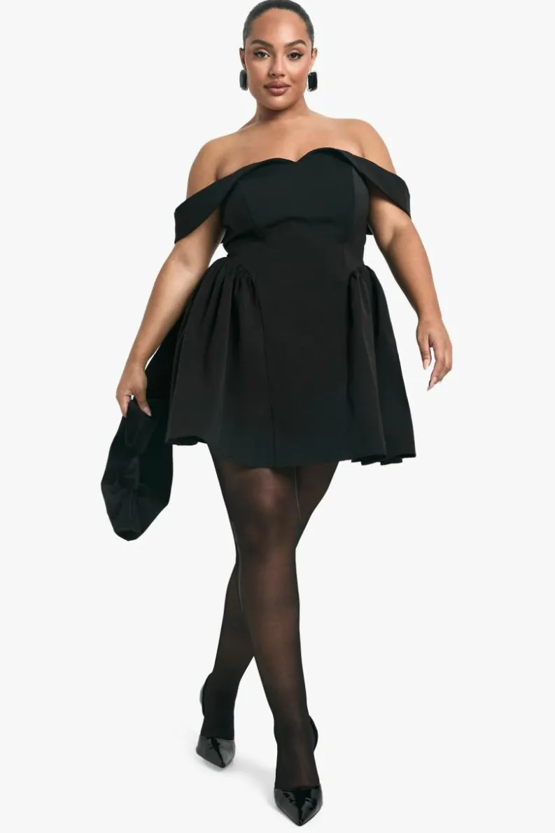 Store boohoo Plus Off The Shoulder Pleated Skater Dress black
