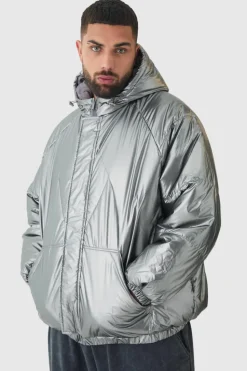 Store boohooMAN Plus Oversized Metallic Hooded Puffer Jacket In charcoal