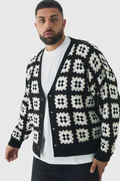Store boohooMAN Plus Relaxed Fit Drop Shoulder Crochet Cardigan black