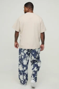 Fashion boohooMAN Plus Relaxed Fit Tapestry Trouser light blue