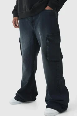 Outlet boohooMAN Plus Relaxed Rigid Flare Cargo Jeans washed black