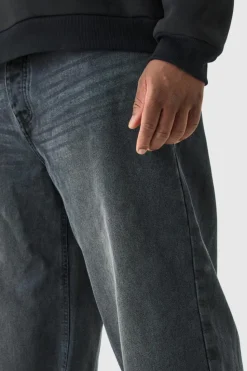 Store boohooMAN Plus Relaxed Rigid Jeans charcoal