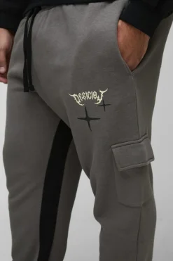 Fashion boohooMAN Plus Slim Gusset Jogger Official Cargo Jogger charcoal