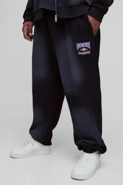 Store boohooMAN Plus Spray Wash Waffle Graphic Oversized Jogger washed black