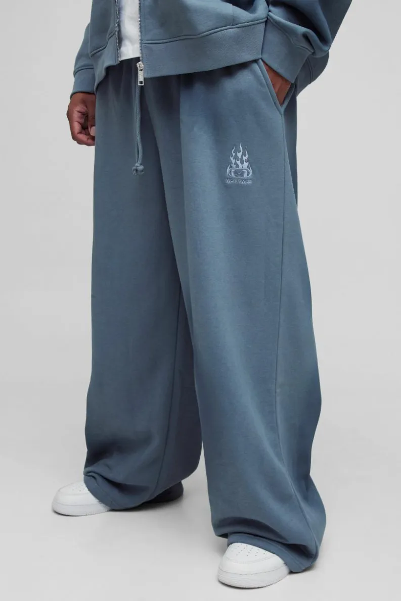 New boohooMAN Plus Wide Leg Embroidered Spray Wash Jogger charcoal