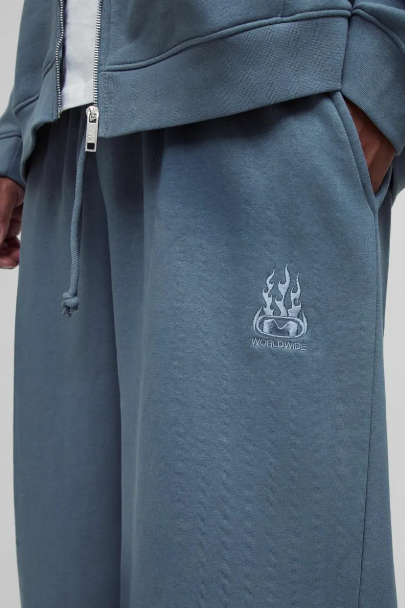 New boohooMAN Plus Wide Leg Embroidered Spray Wash Jogger charcoal